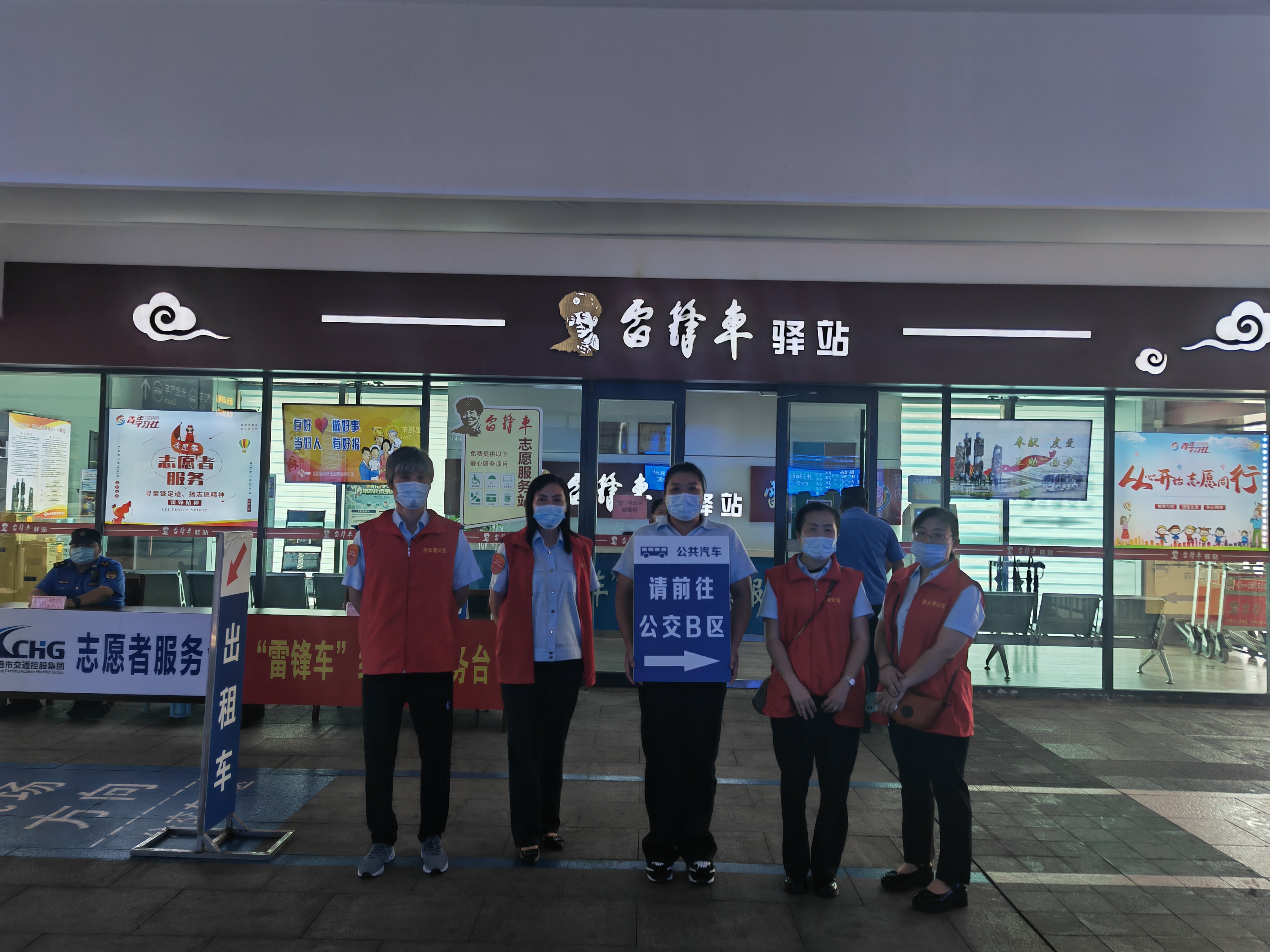 公交集團(tuán)公交事業(yè)一部多措并舉引導(dǎo)旅客綠色出行 開展火車站公交志愿者服務(wù)引導(dǎo)活動(dòng)