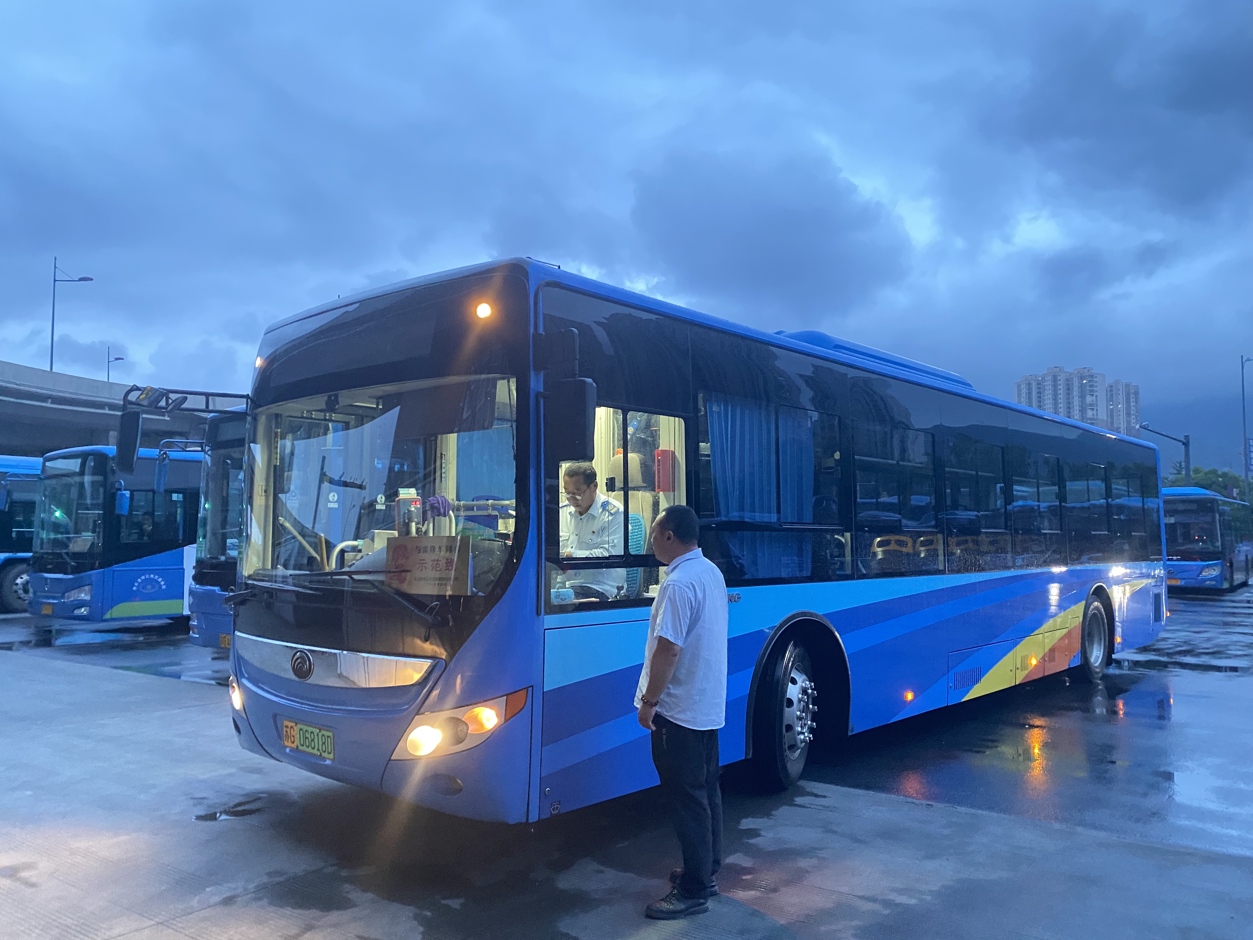 公交集團(tuán)公交事業(yè)二部積極做好臺風(fēng)防范工作