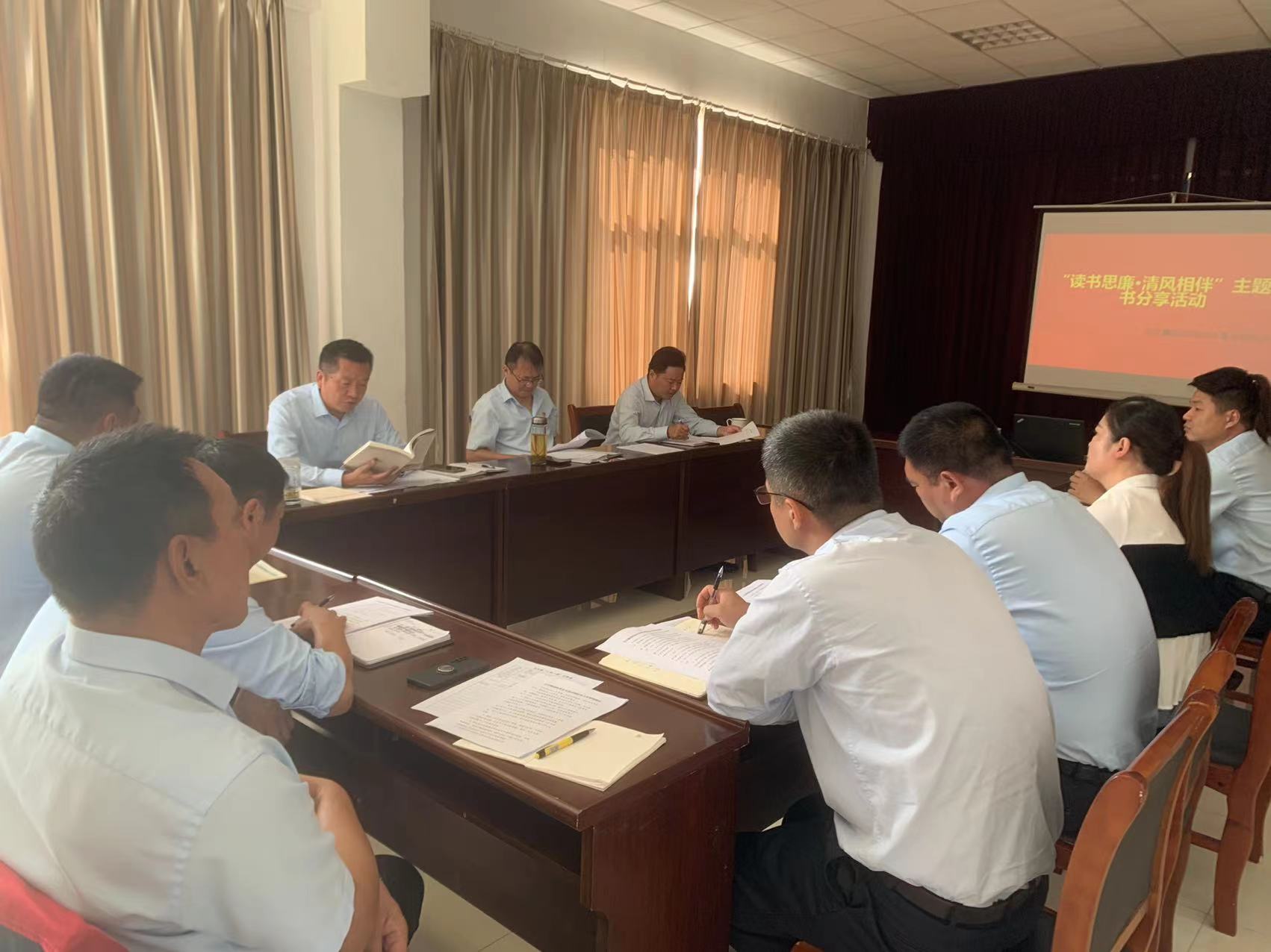 公交集團(tuán)機(jī)務(wù)技術(shù)事業(yè)部開展“讀書思廉·清風(fēng)相伴”主題讀書會(huì)活動(dòng)
