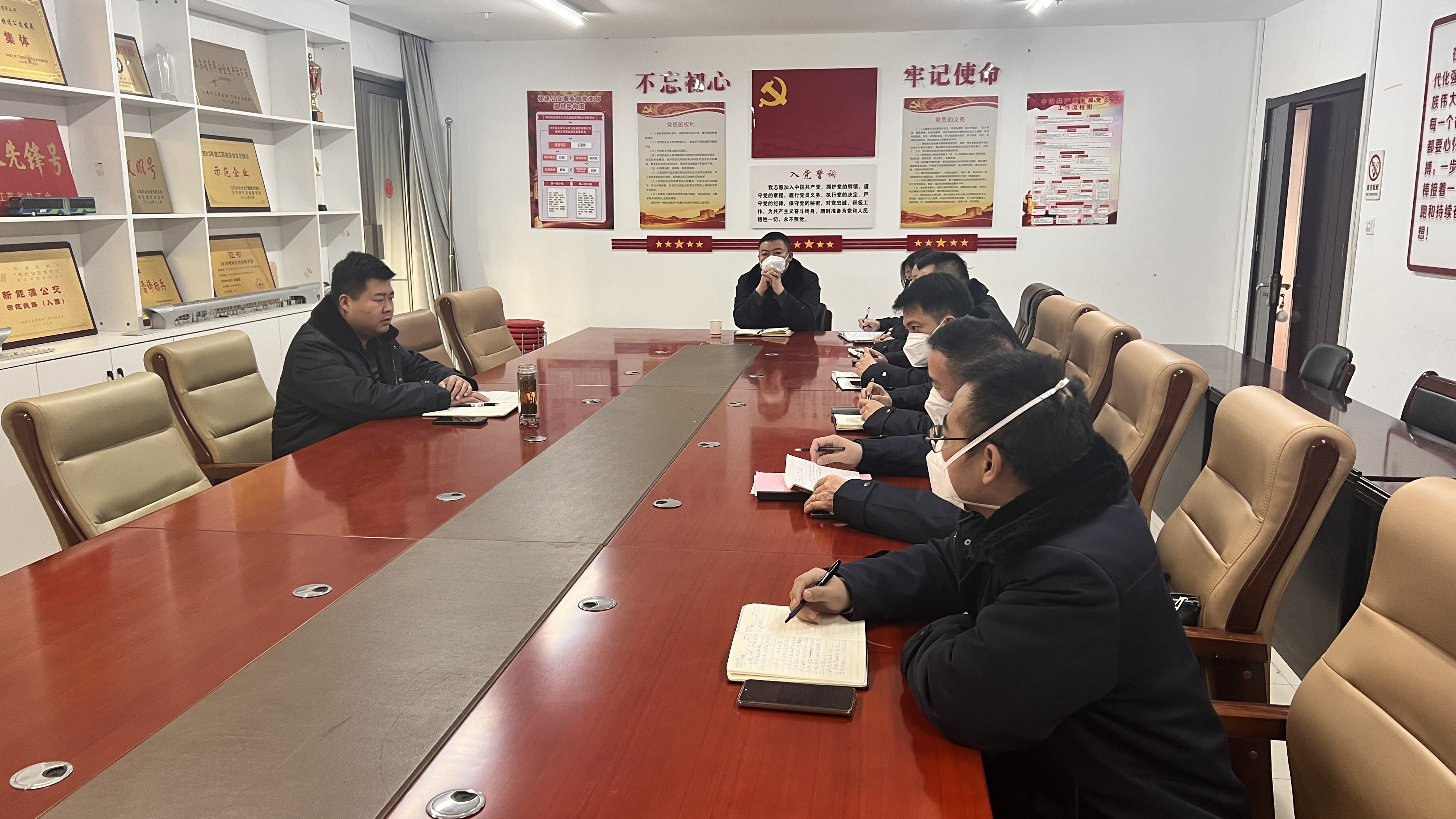 公交集團(tuán)快速公交事業(yè)部召開春運(yùn)服務(wù)質(zhì)量提升專題會(huì)議