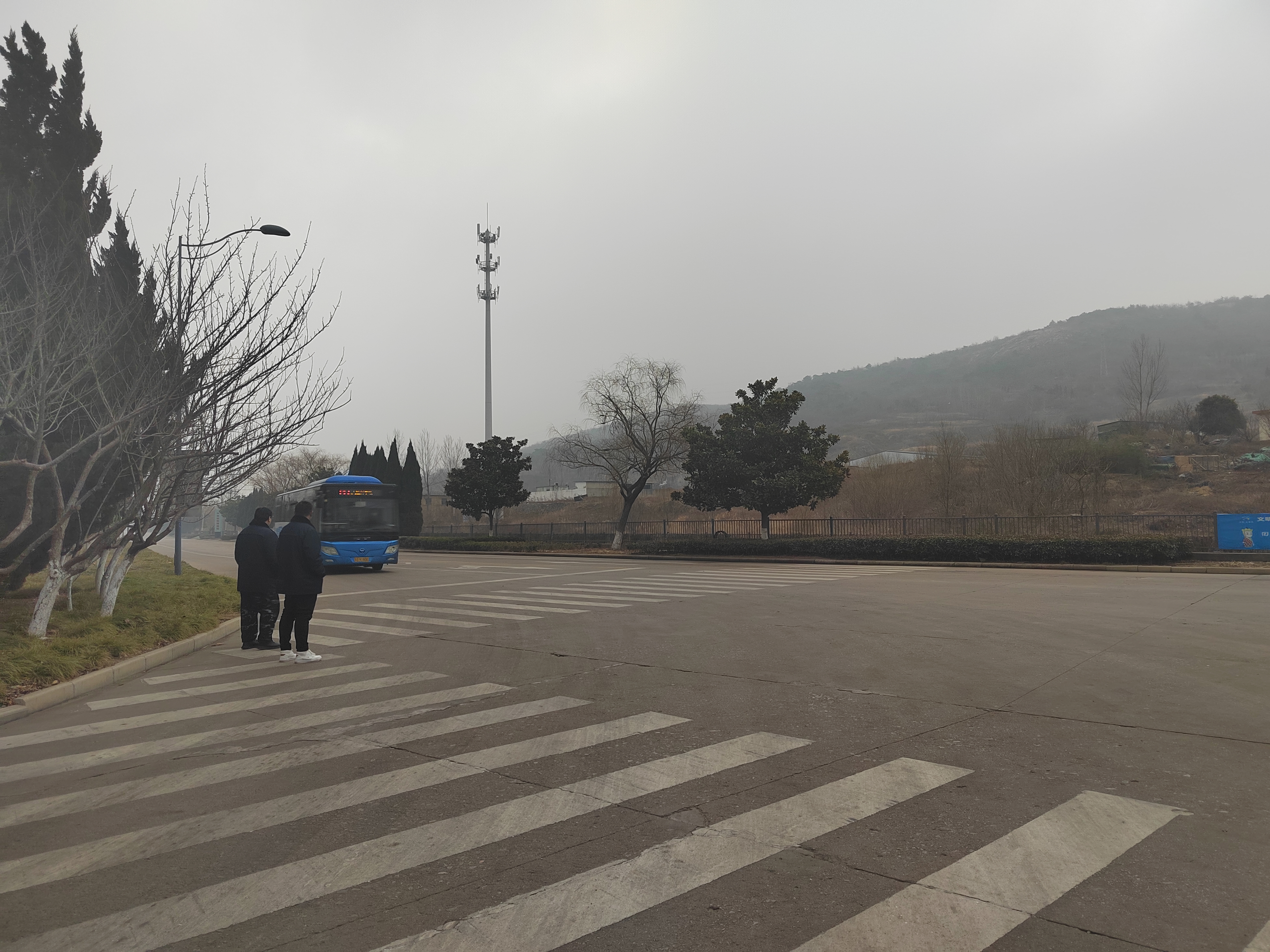 公交集團(tuán)公交事業(yè)二部持續(xù)做好霧霾惡劣天氣應(yīng)對(duì)工作