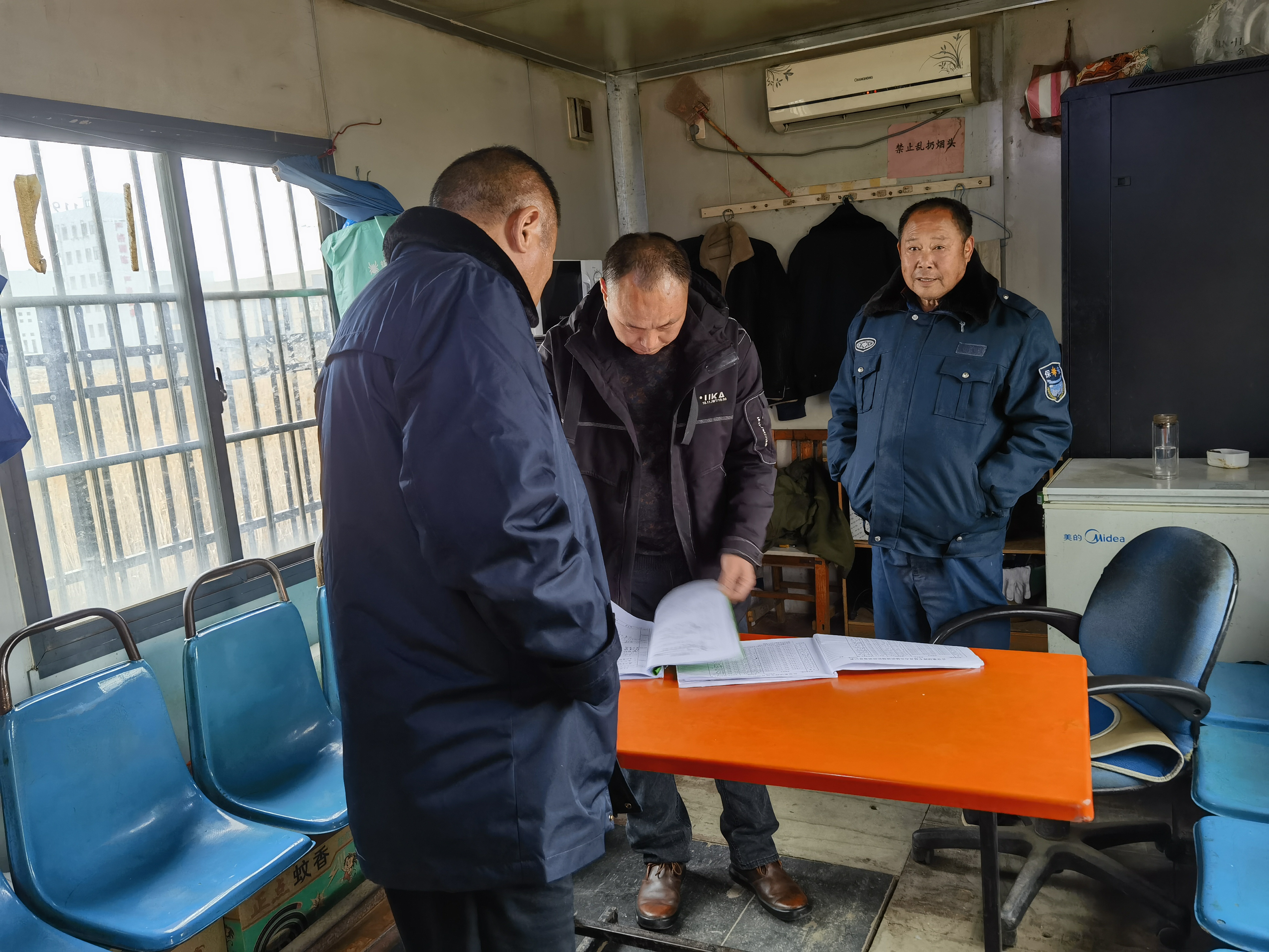 經(jīng)營發(fā)展事業(yè)部開展鹽池西路場站 隱患排查專項(xiàng)檢查