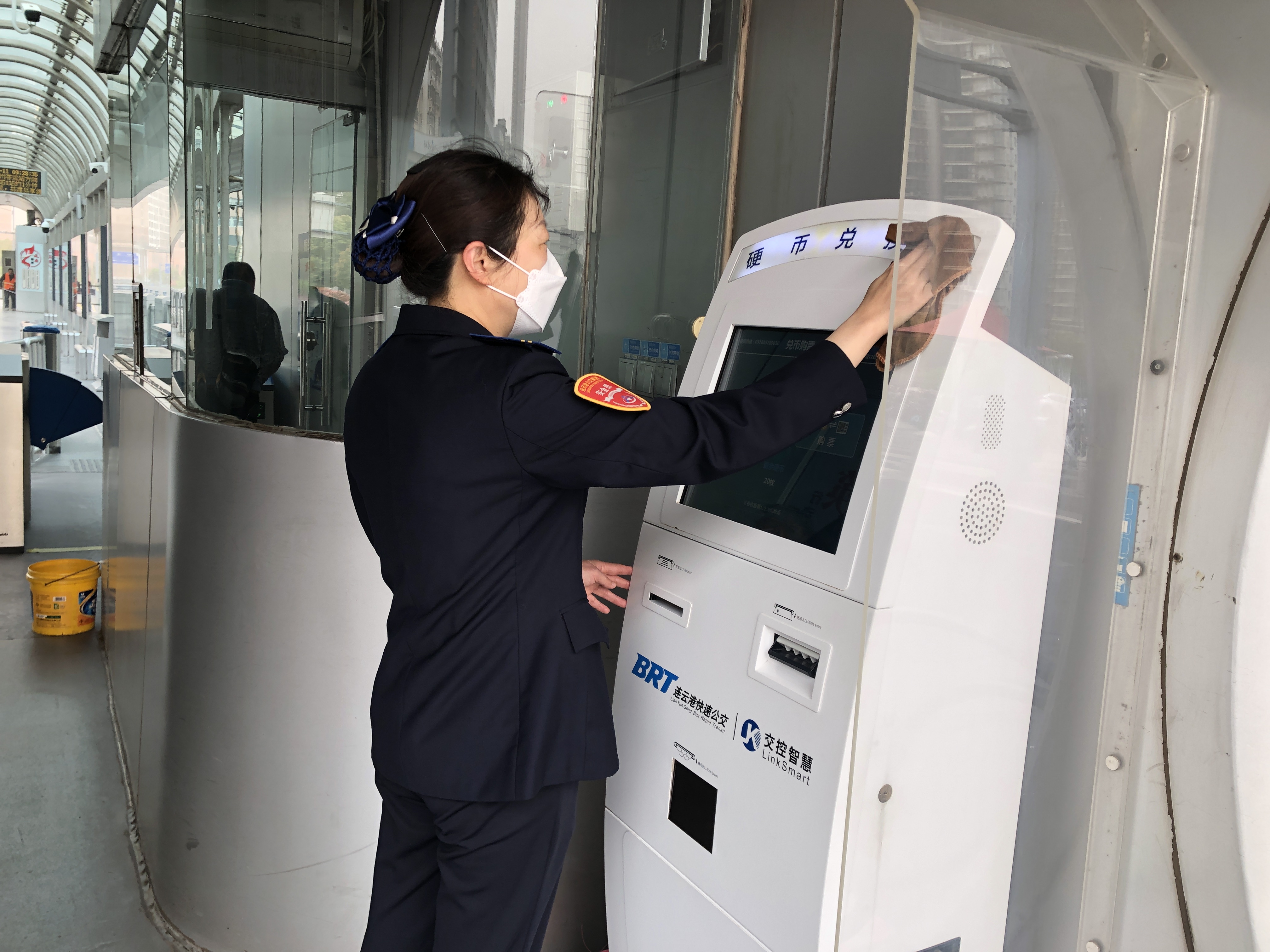 BRT站務(wù)員墊付孩子車費(fèi)讓其順利回家