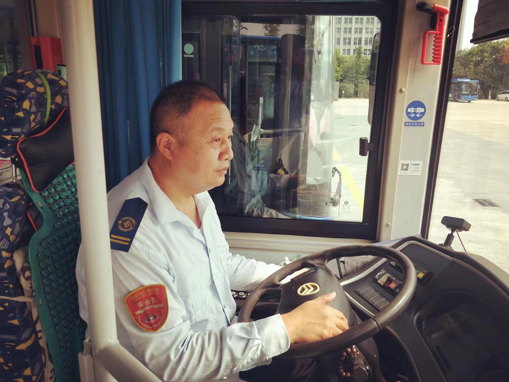 22路駕駛員潘新建拾金不昧受贊揚(yáng)