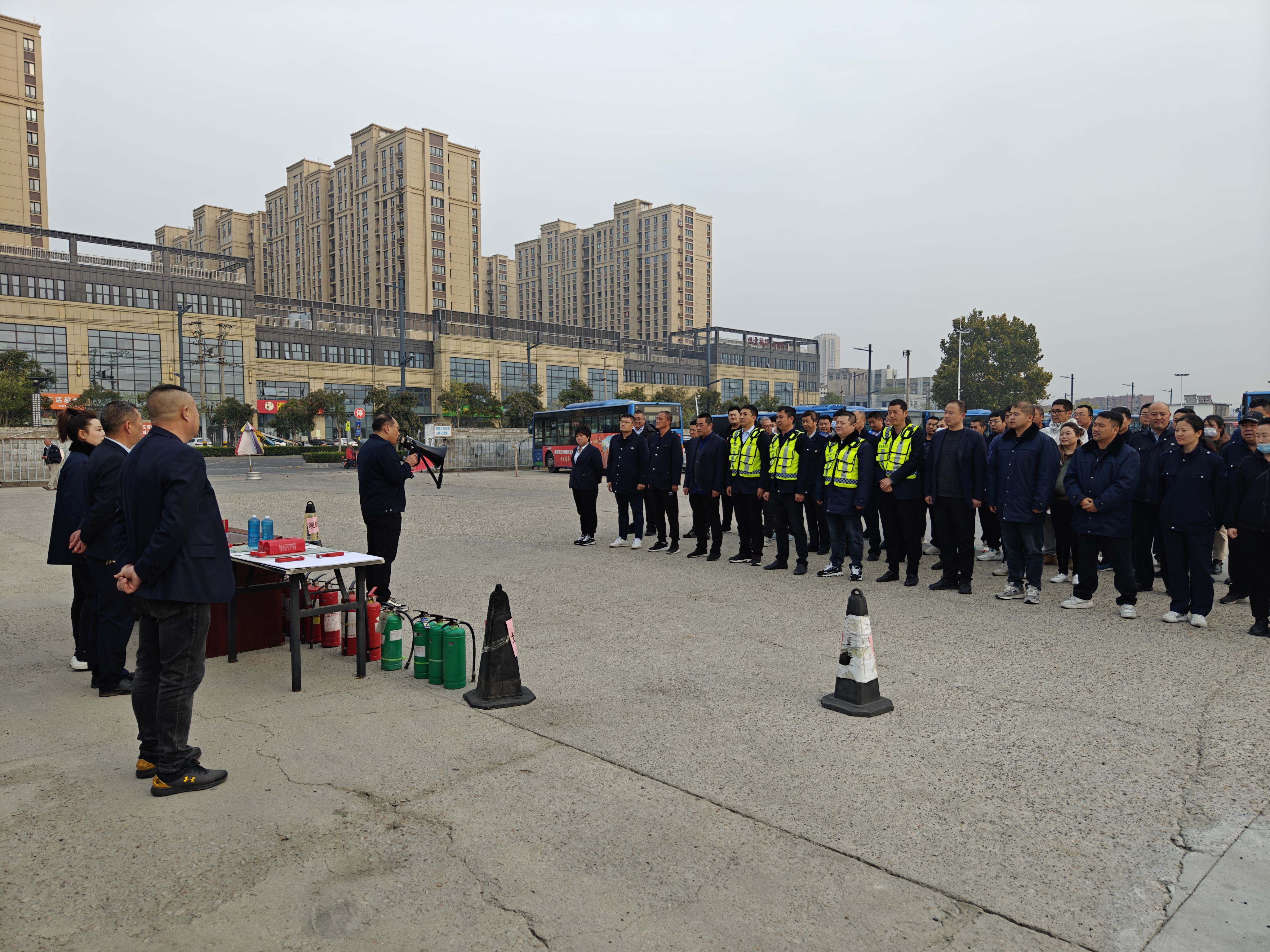 公交集團公交事業(yè)一部開展“11.9”安全消防演練活動