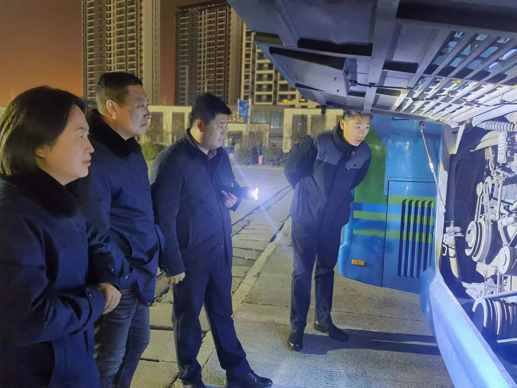 公交集團快速公交事業(yè)部開展安全生產(chǎn)夜查工作