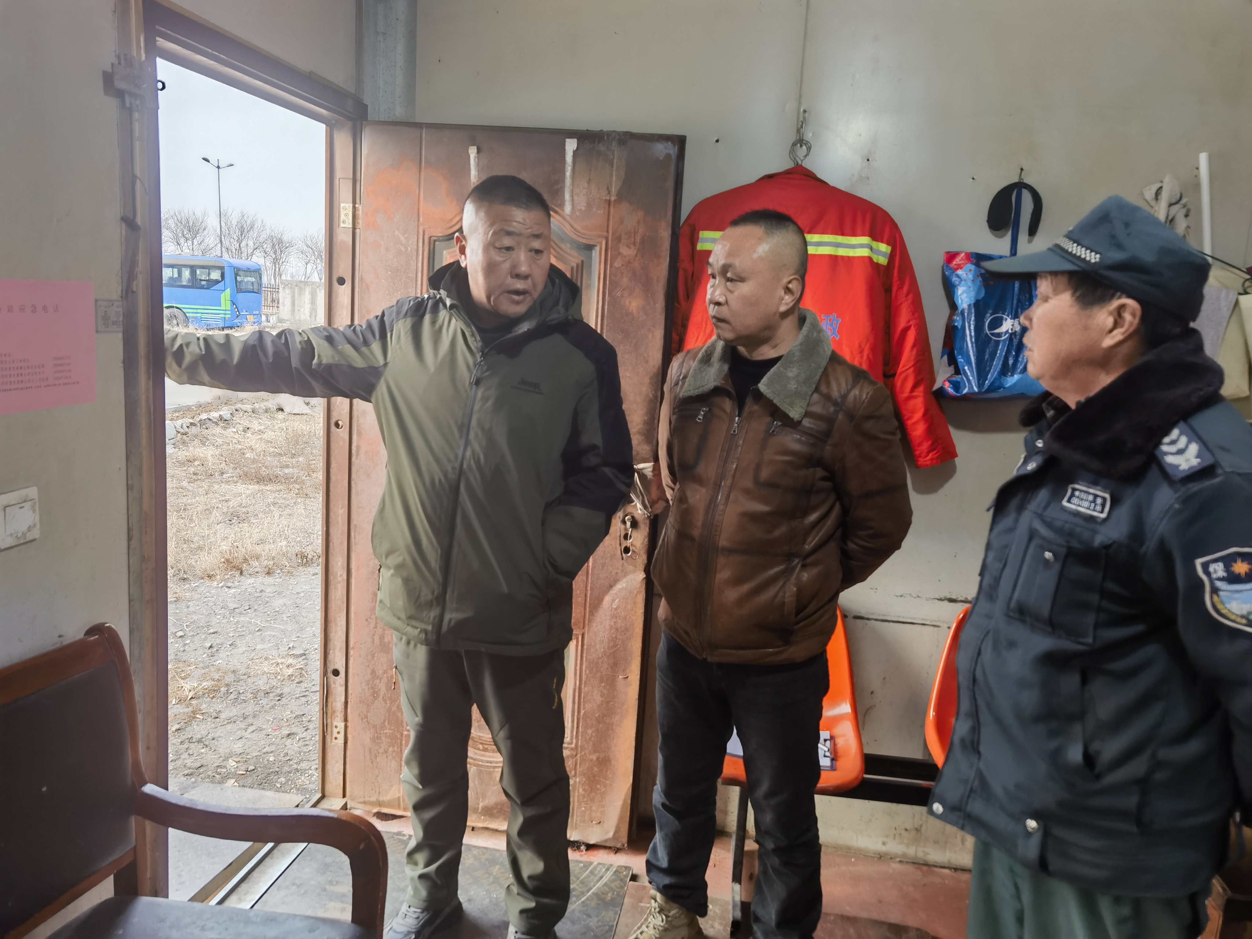 公交集團經(jīng)營發(fā)展事業(yè)部開展冬春火災(zāi)風(fēng)險隱患排查工作，確保消防安全