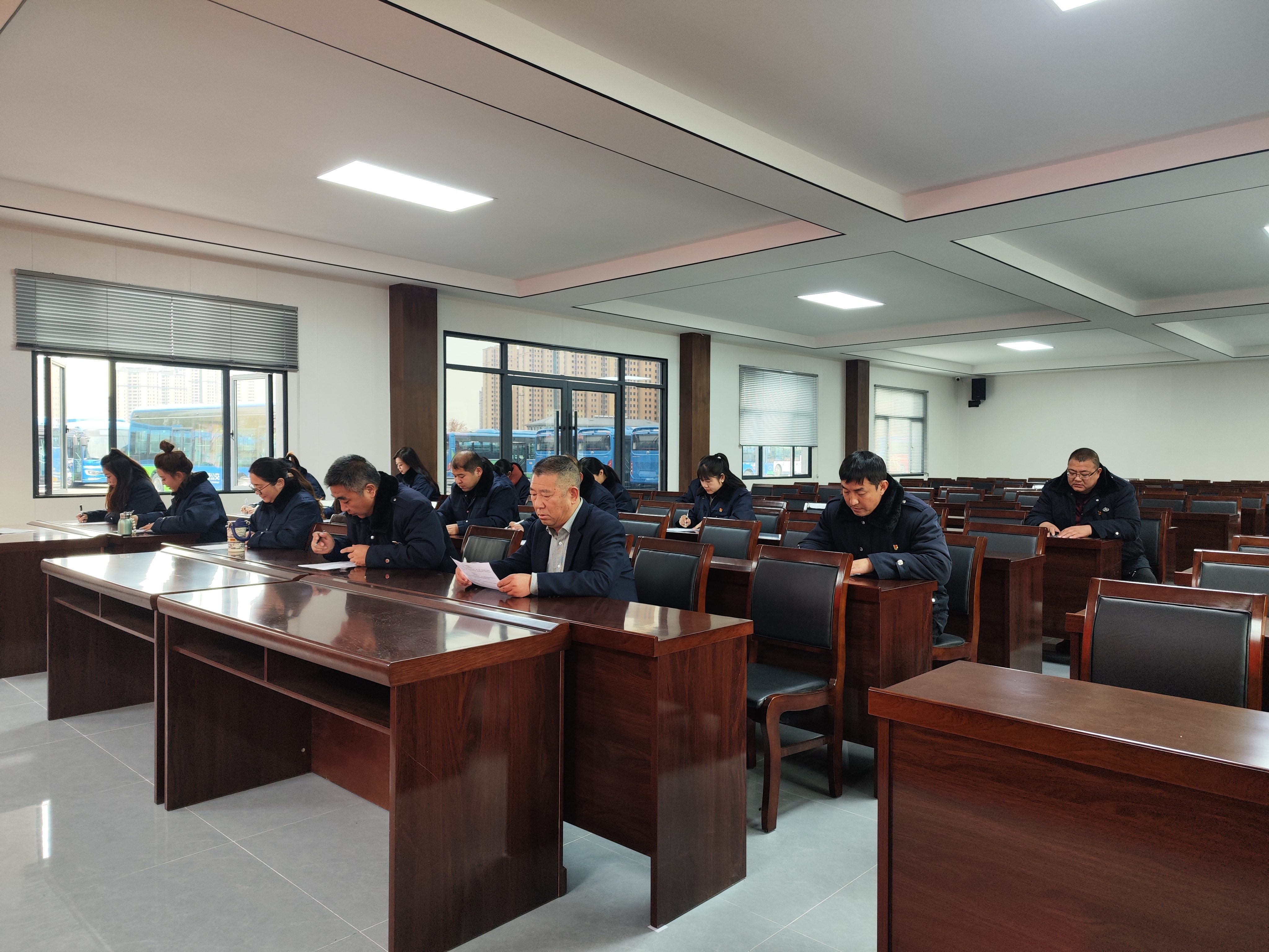 公交集團公交事業(yè)一部開展干部職工廉政專題培訓(xùn)