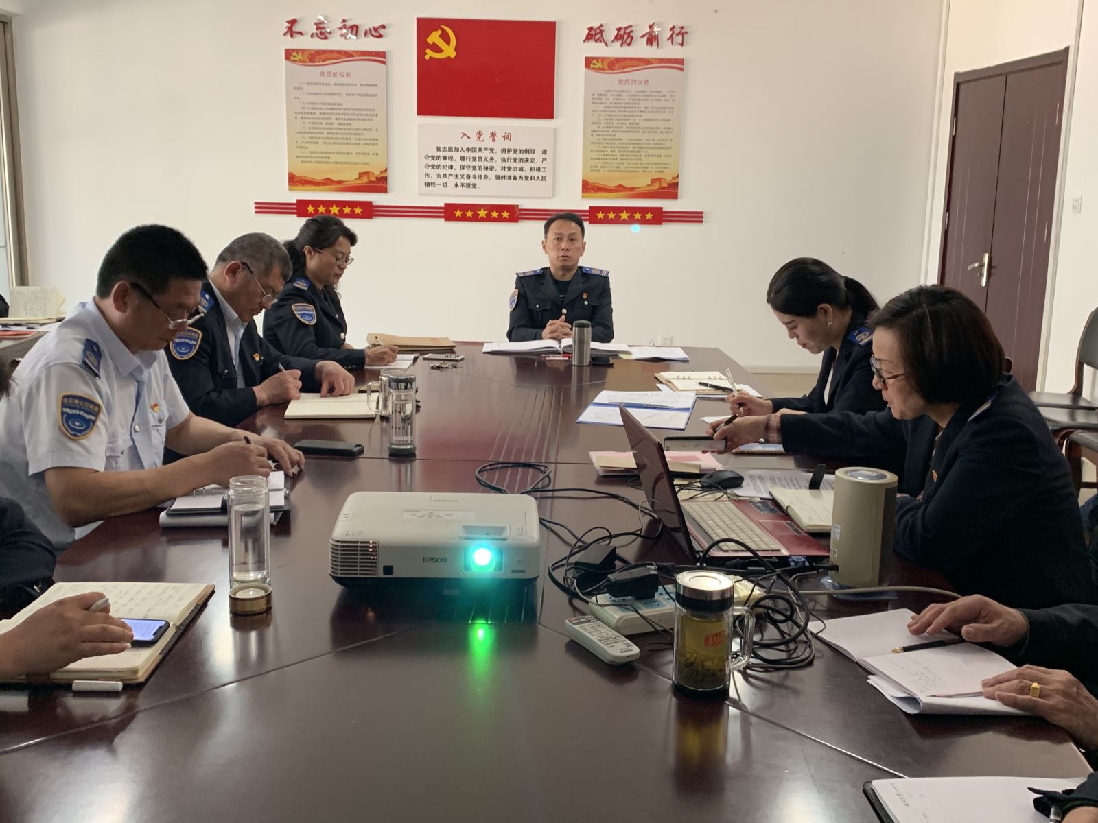 “學(xué)懂黨內(nèi)法規(guī)，建強組織體系”公交集團快速公交事業(yè)部開展主題黨日活動