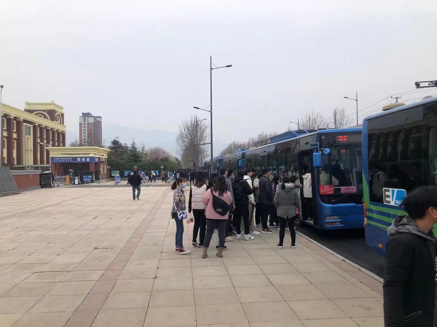 快速公交事業(yè)部圓滿完成江蘇財會職業(yè)學院定制公交運輸任務