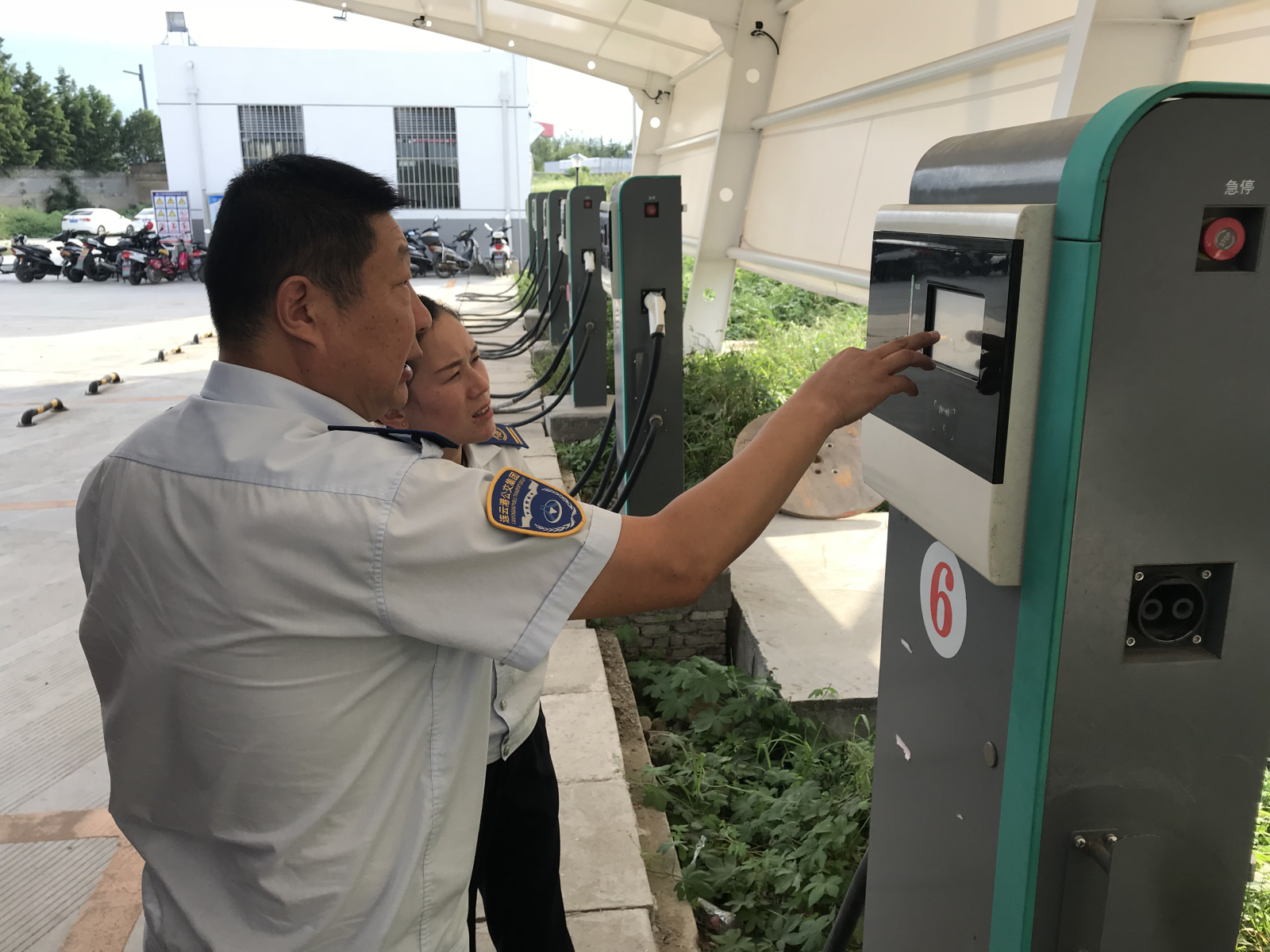 公交集團(tuán)深入基層調(diào)研  掌握運(yùn)營動(dòng)態(tài)