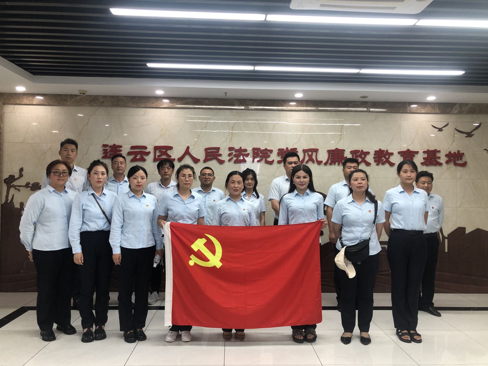 公交集團快速公交事業(yè)部組織參觀連云區(qū)法院黨風(fēng)廉政教育基地