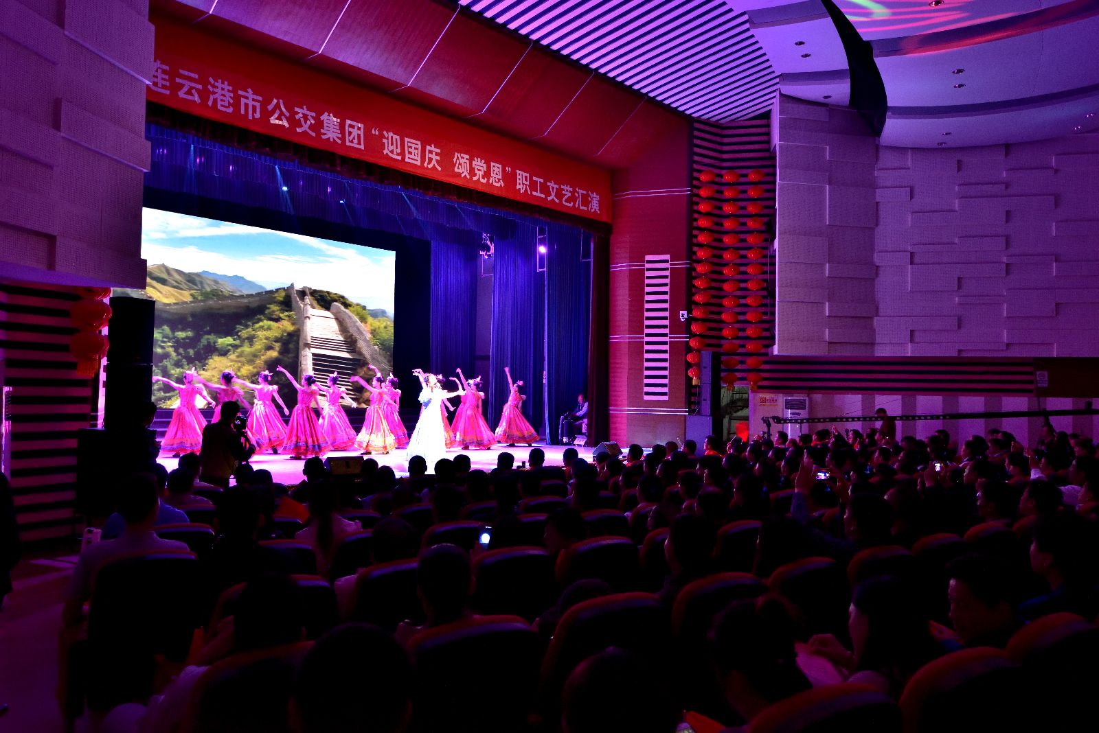 公交集團(tuán)“迎國(guó)慶、頌黨恩”職工文藝匯演取得圓滿成功