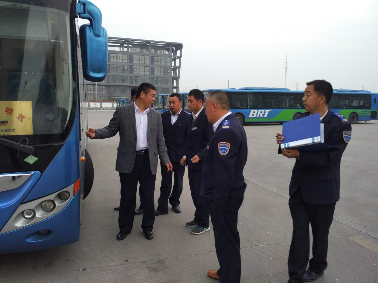 公交快速公司開展機務檢查工作 助推文明城市創(chuàng)建
