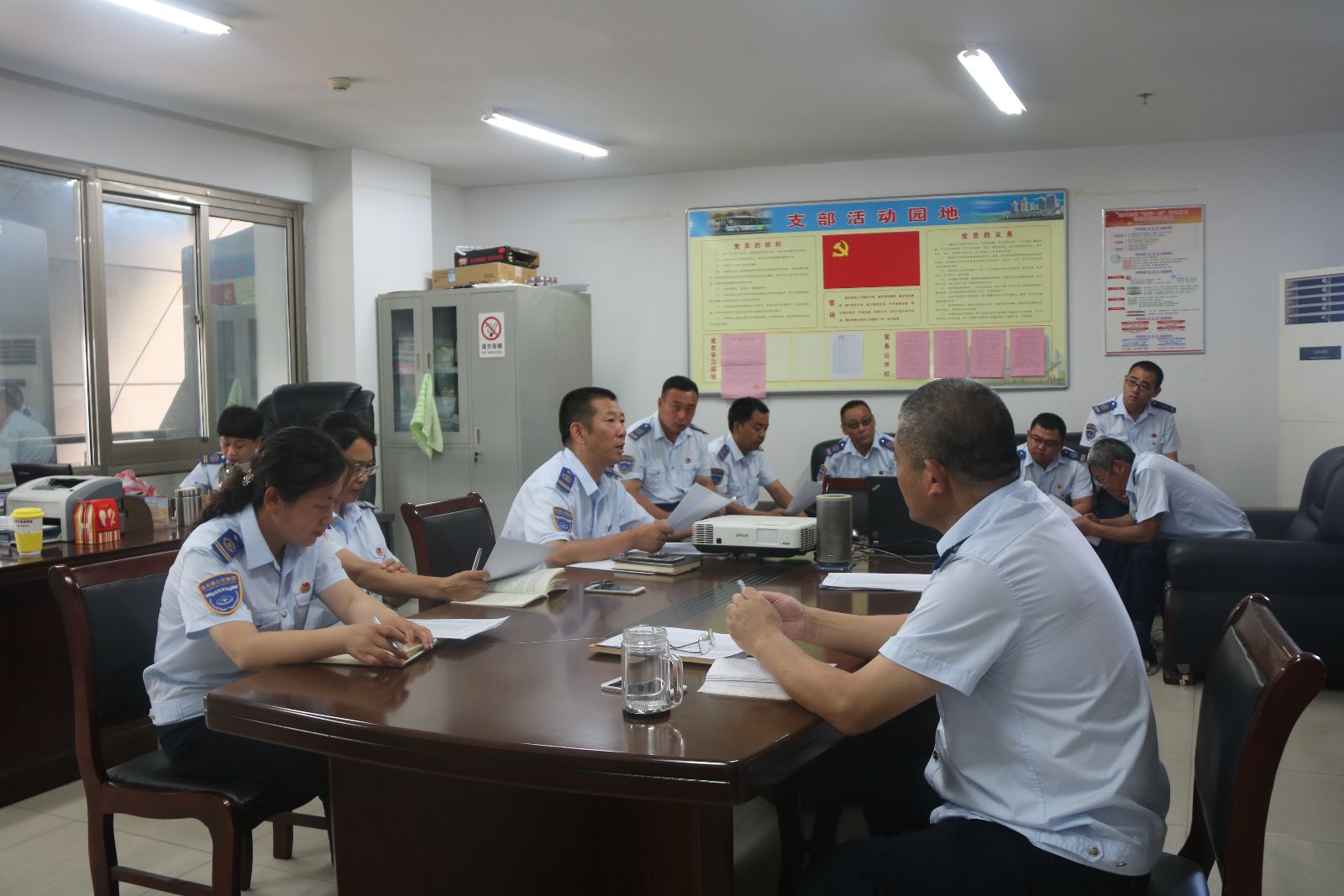 公交快速公司扎實(shí)開(kāi)展“雙進(jìn)雙促”大走訪工作