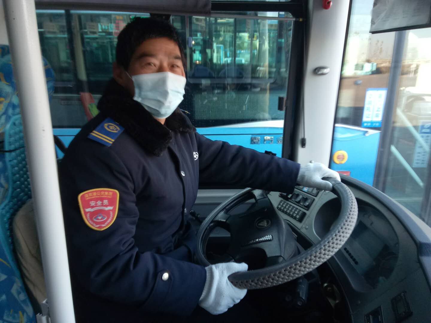 公交集團公交事業(yè)一部18路駕駛員拾金不昧受表揚