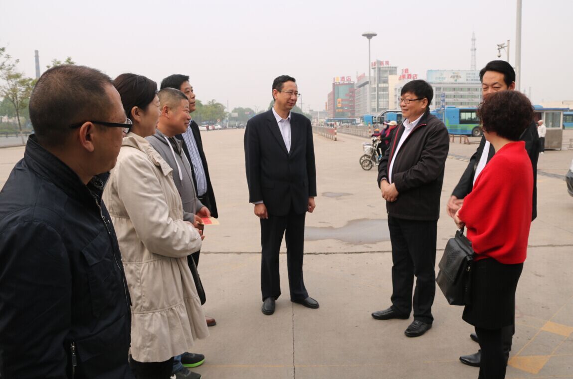 交通控股集團(tuán)領(lǐng)導(dǎo)“五一”前夕慰問公交品牌線路駕駛員