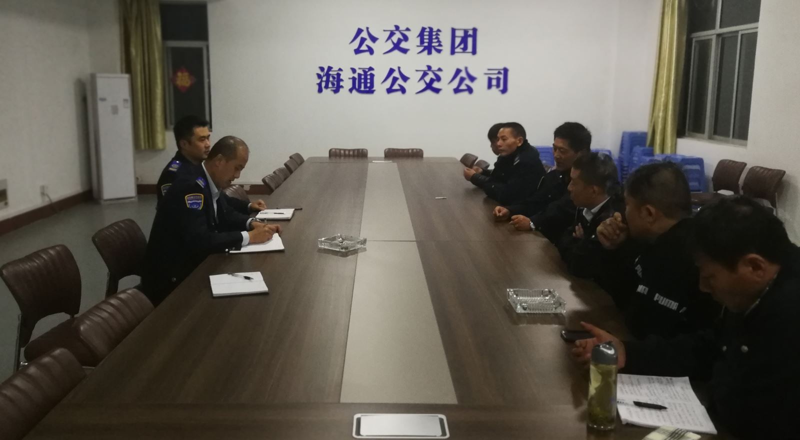 公交集團海通公交公司召開一線職工安全、服務(wù)座談會