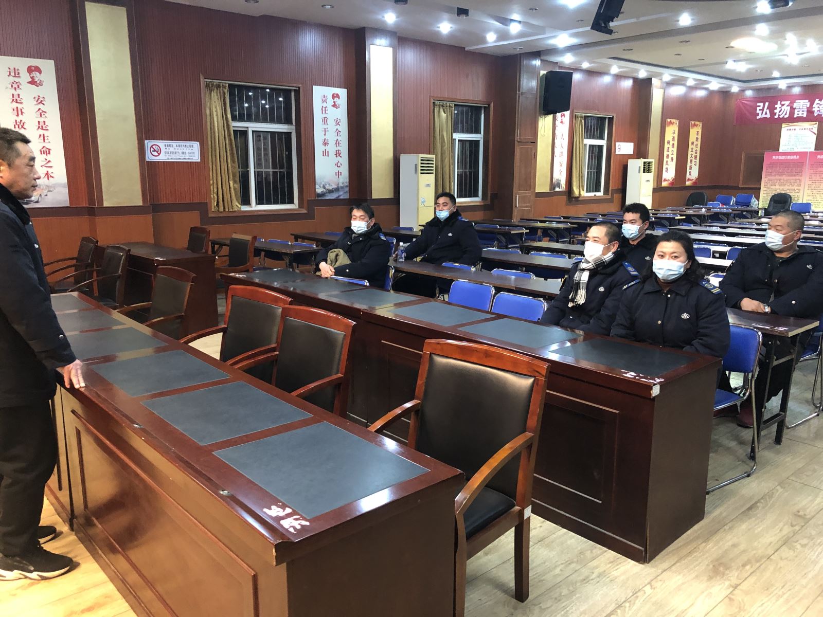 公交事業(yè)一部召開(kāi)“安全合格班組”專(zhuān)項(xiàng)會(huì)議