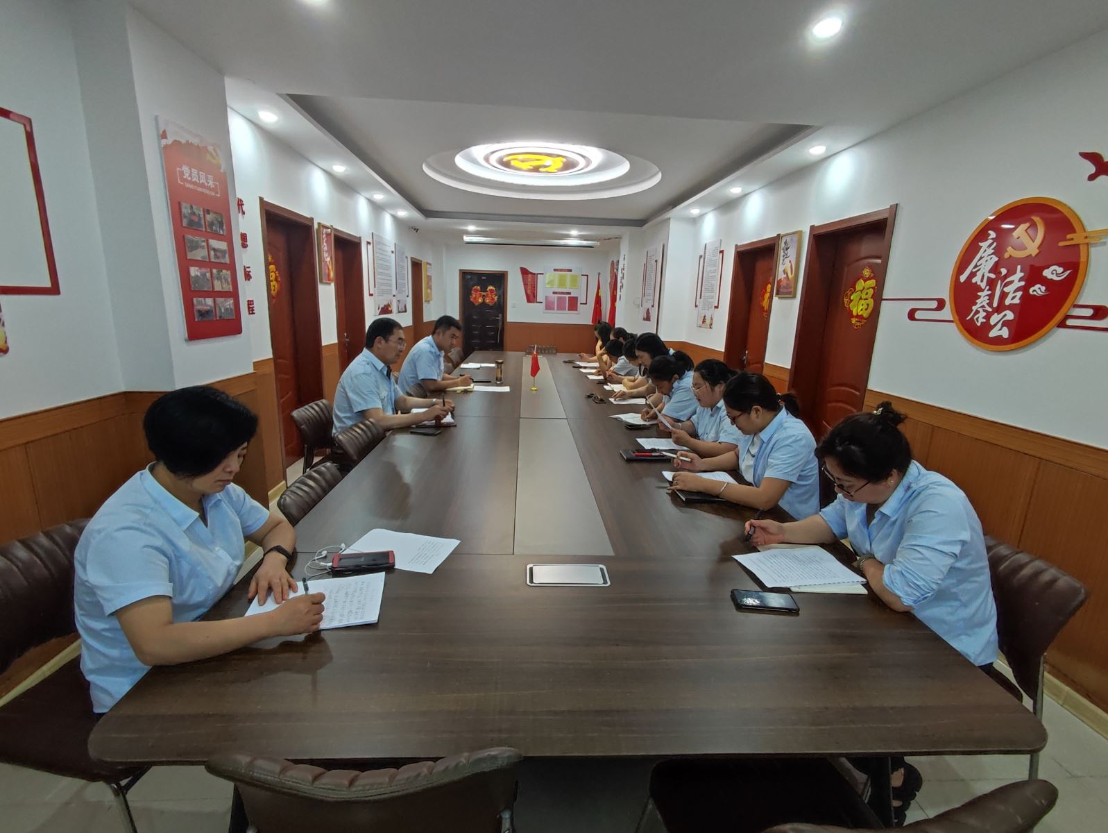 公交集團(tuán)公交事業(yè)一部信息中心團(tuán)結(jié)一心 將信息化業(yè)務(wù)再提升