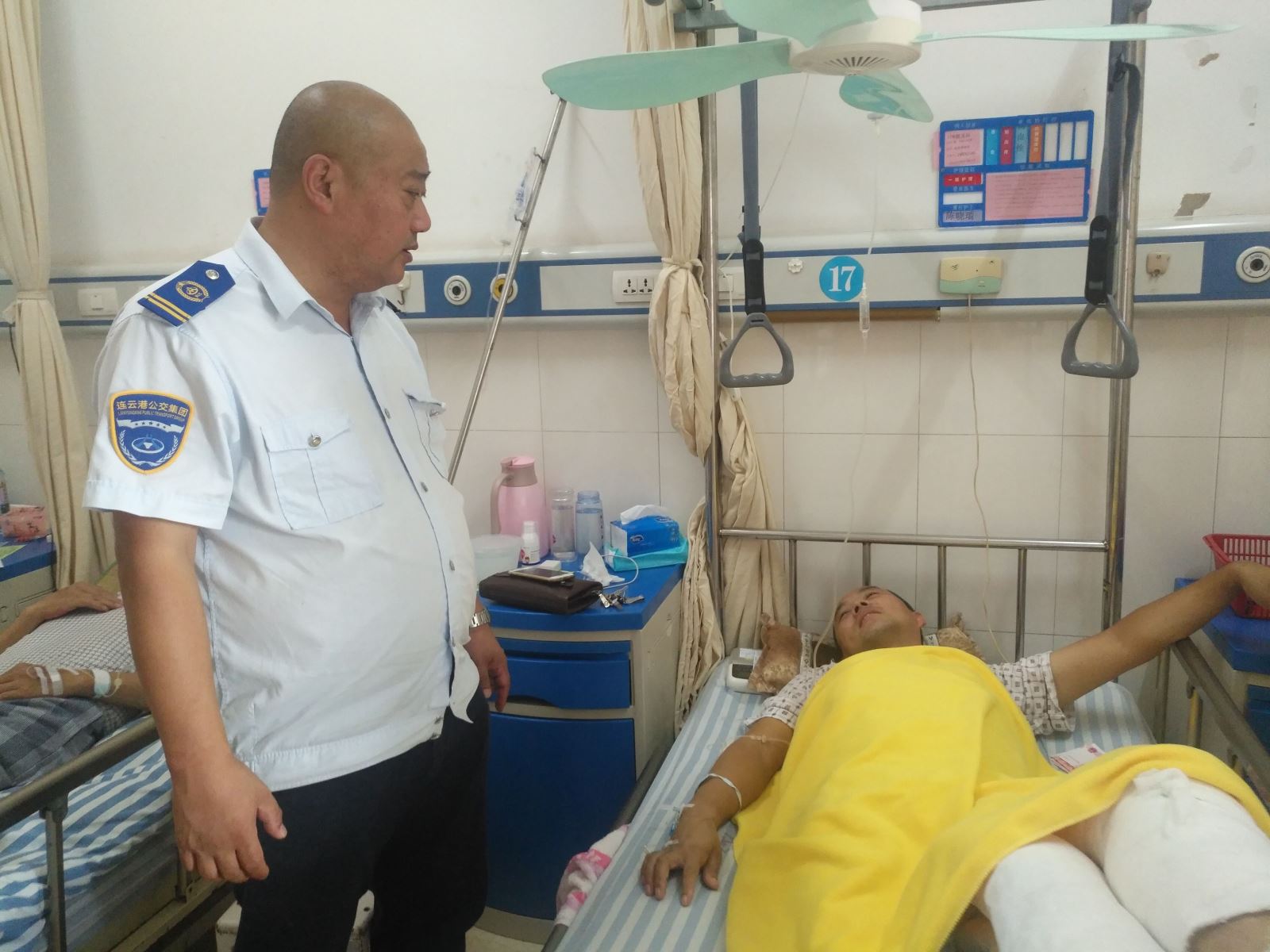 公交集團(tuán)公交事業(yè)一部中秋節(jié)前慰問傷病駕駛員