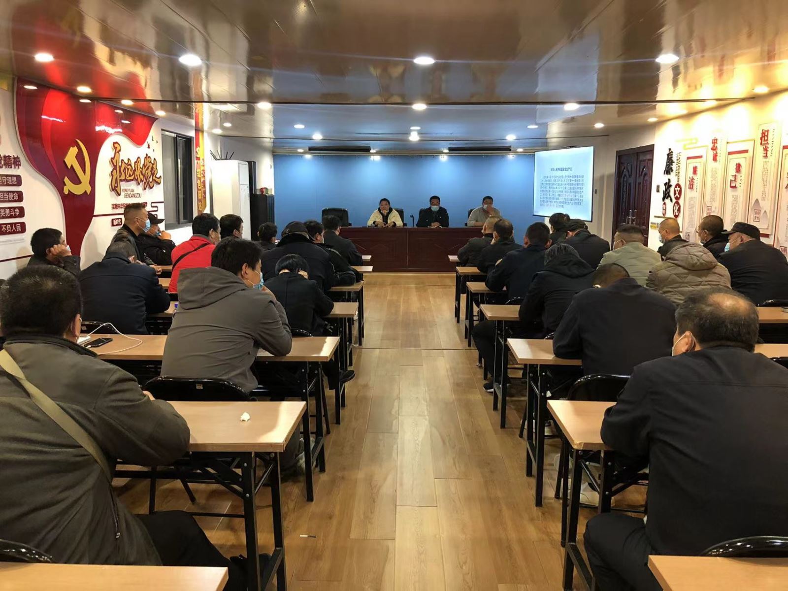 安全常抓常在——公交集團(tuán)公交事業(yè)一部組織召開安全教育培訓(xùn)會