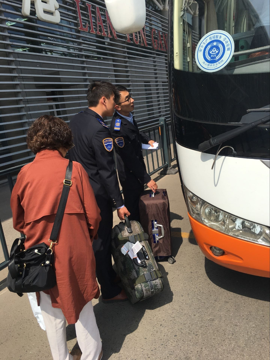 公交佳連公司開展“文明系列活動(dòng)”為創(chuàng)建文明城市增光添彩