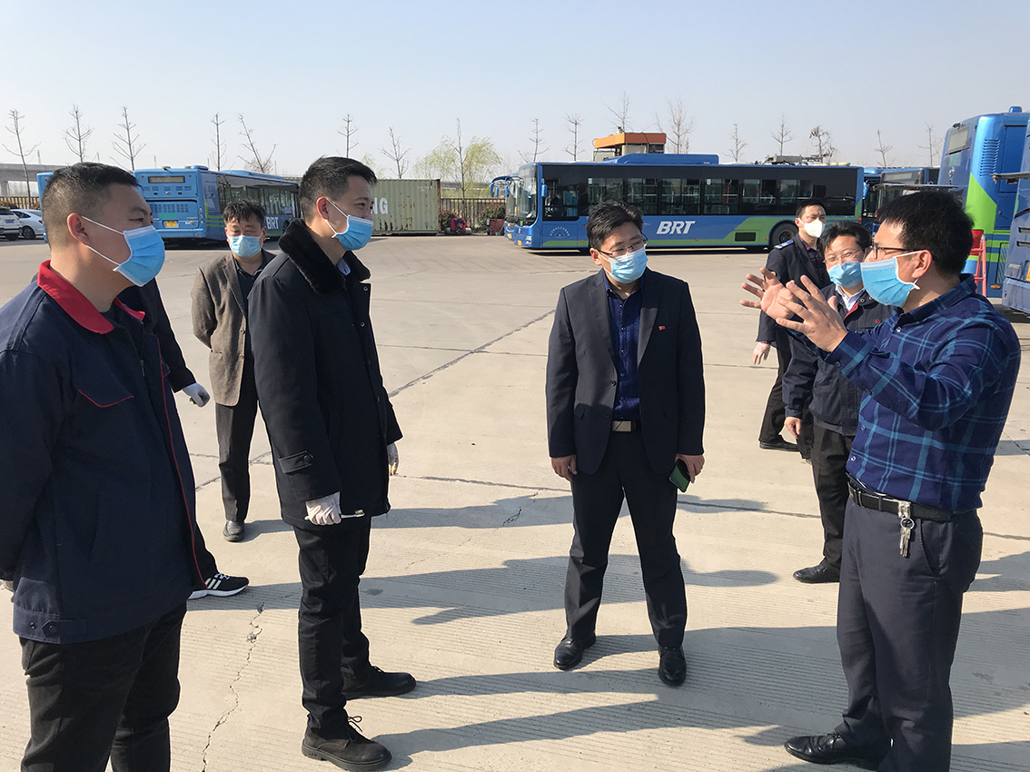 公交集團(tuán)領(lǐng)導(dǎo)班子成員至快速公交事業(yè)部開展安全檢查