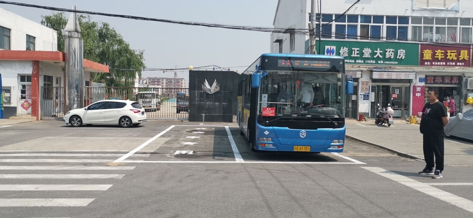 公交集團(tuán)公交事業(yè)一部積極對(duì)接浦南 鎮(zhèn)政府  規(guī)劃浦南公交?？奎c(diǎn)