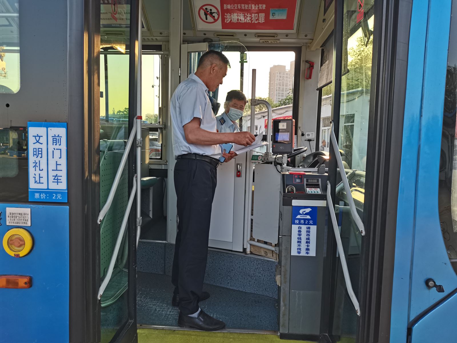 公交集團快速公交事業(yè)部 開展車輛出場早檢查，扎實推進創(chuàng)文工作