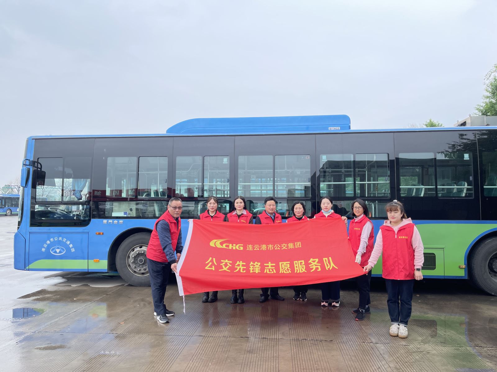 “弘揚勞模精神，立足崗位做貢獻(xiàn)” 快速公交事業(yè)部開展志愿活動