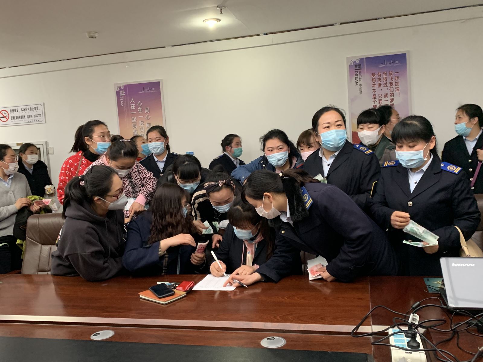 攜手戰(zhàn)病魔，大愛暖人心——快速公交事業(yè)部為站務(wù)員熊炳茹幼子捐款