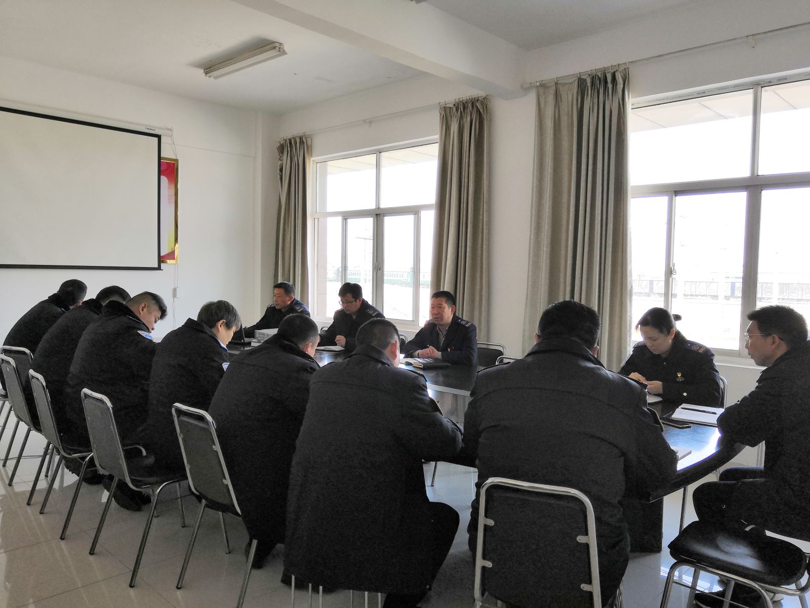 公交集團公交事業(yè)二部加強清明節(jié)黨風廉政建設工作