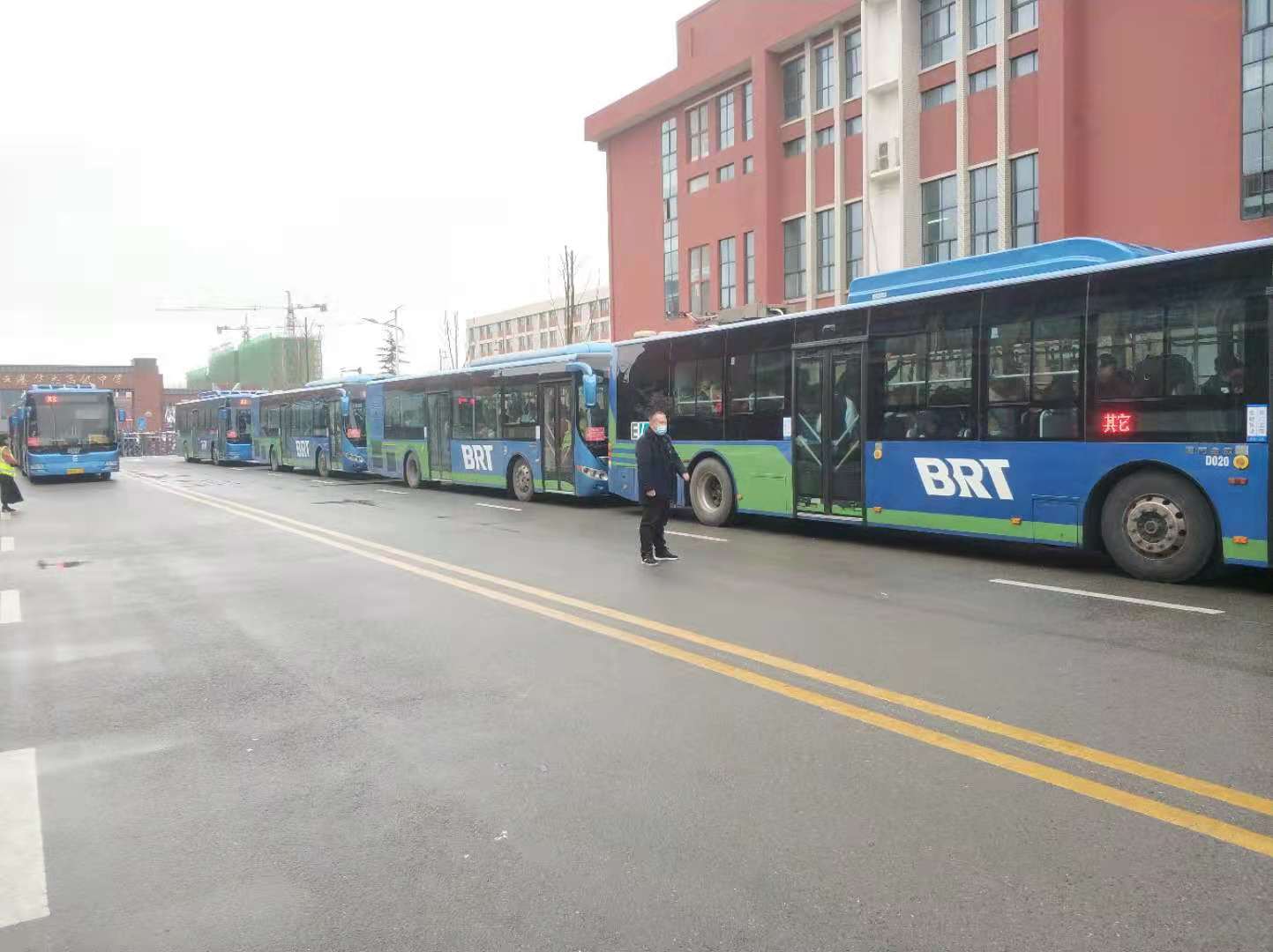 快速公交事業(yè)部圓滿完成連云港華杰實驗學校定制公交運輸任務