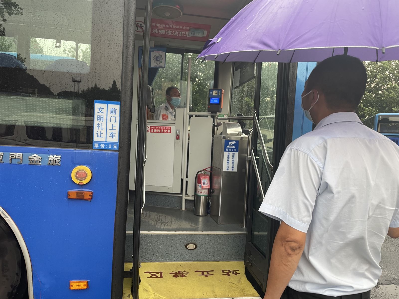 公交事業(yè)二部持續(xù)應(yīng)對強(qiáng)對流惡劣天氣