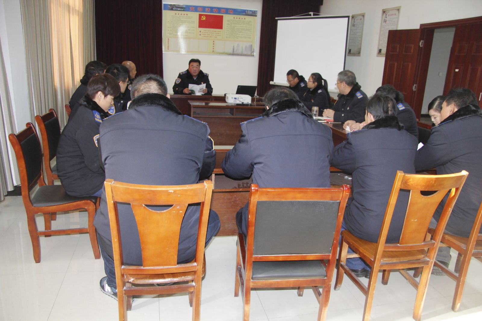 公交維修公司、大浦廠黨支部書記傳達西柏坡之行精神