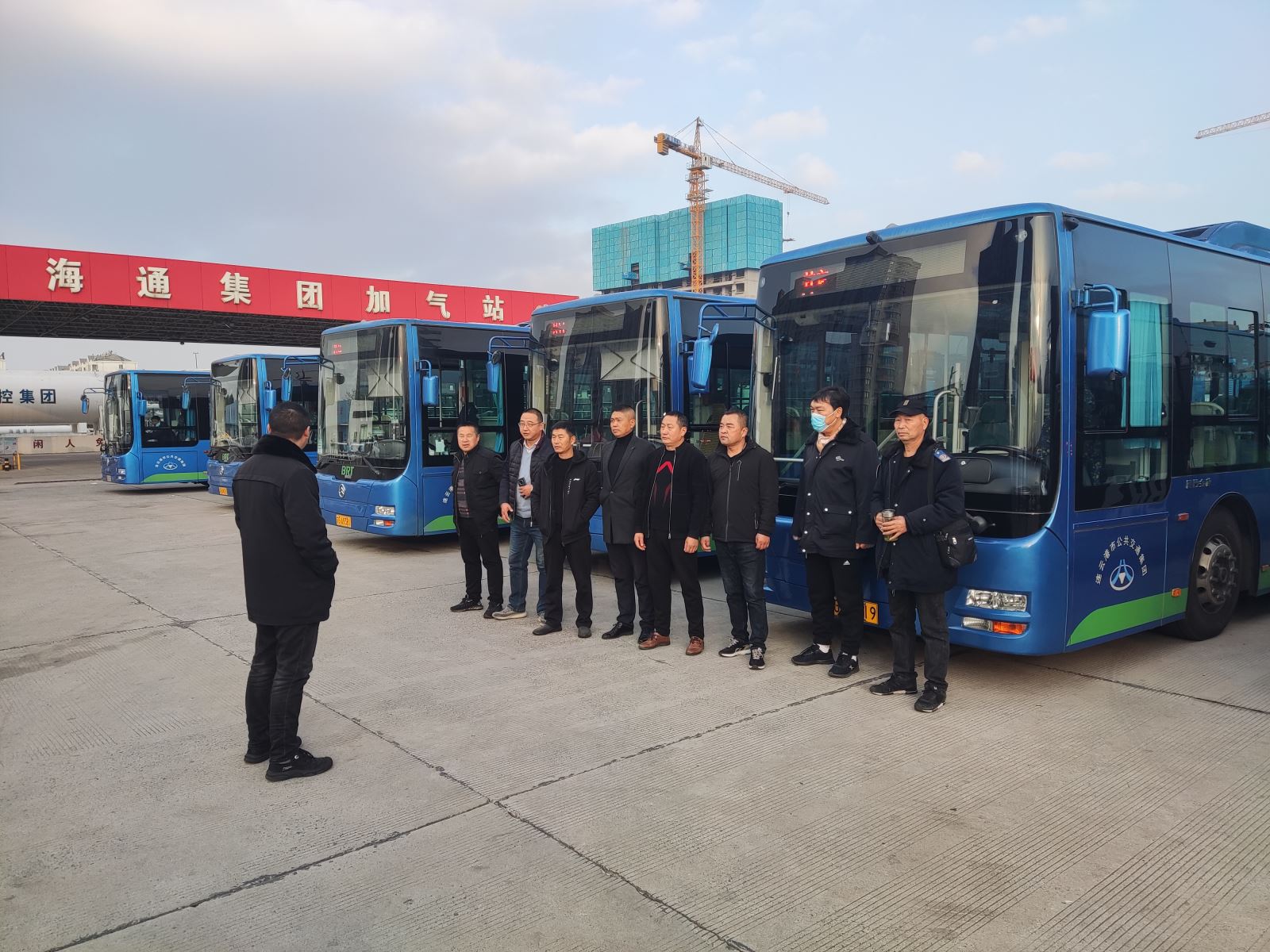 公交集團(tuán)快速公交事業(yè)部圓滿完成 海州素質(zhì)教育中心定制公交任務(wù)