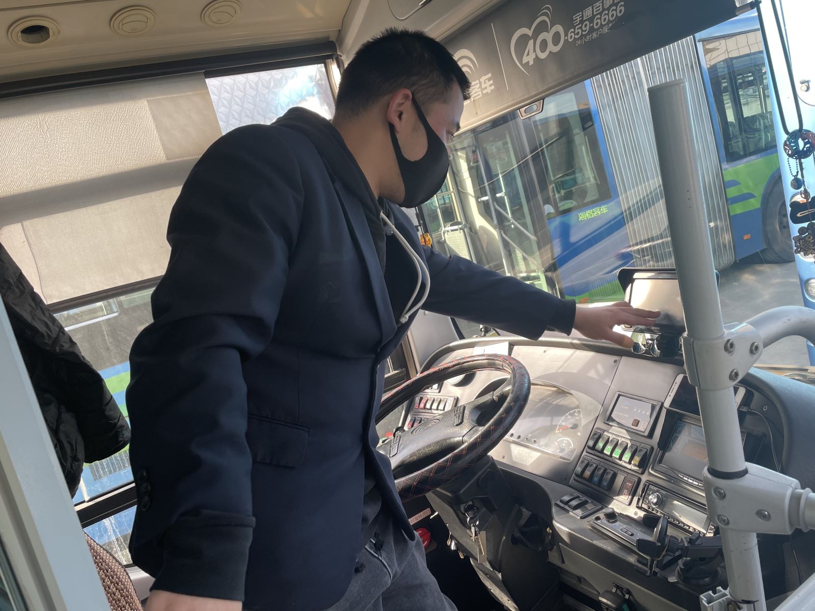 公交集團(tuán)快速公交事業(yè)部開展車輛視頻專項(xiàng)檢查工作