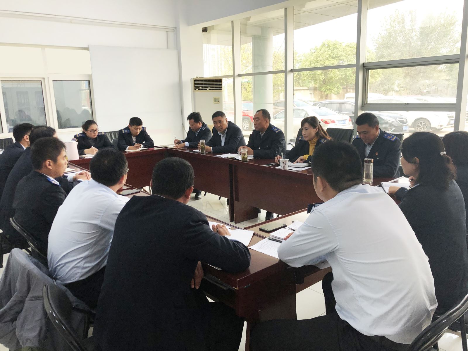 公交集團(tuán)經(jīng)營(yíng)發(fā)展事業(yè)部召開徐圩馬拉松比賽工作部署會(huì)