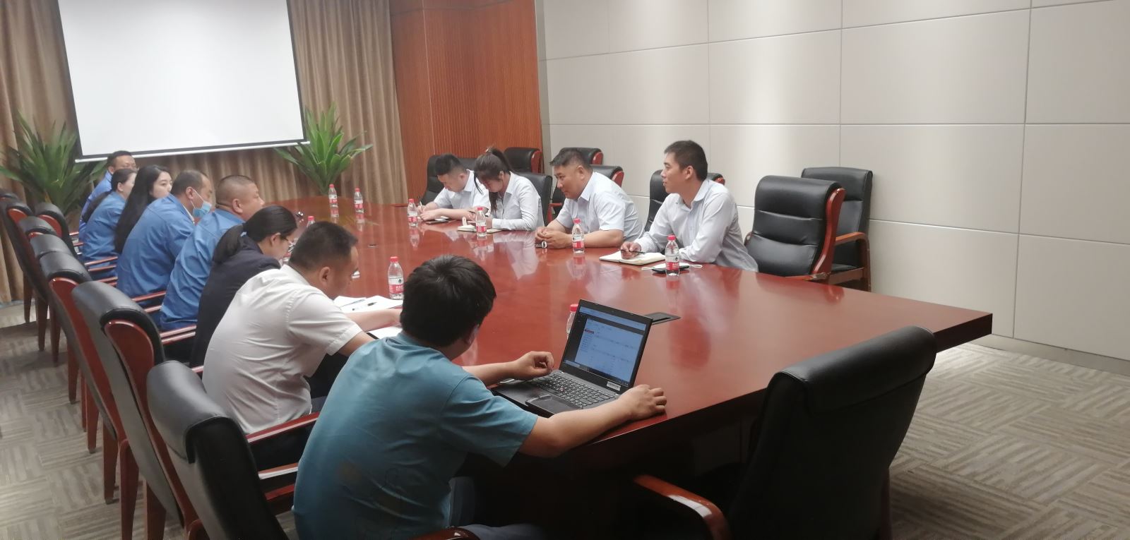 公交集團(tuán)經(jīng)營發(fā)展事業(yè)部走訪業(yè)務(wù)單位開展定制公交調(diào)研