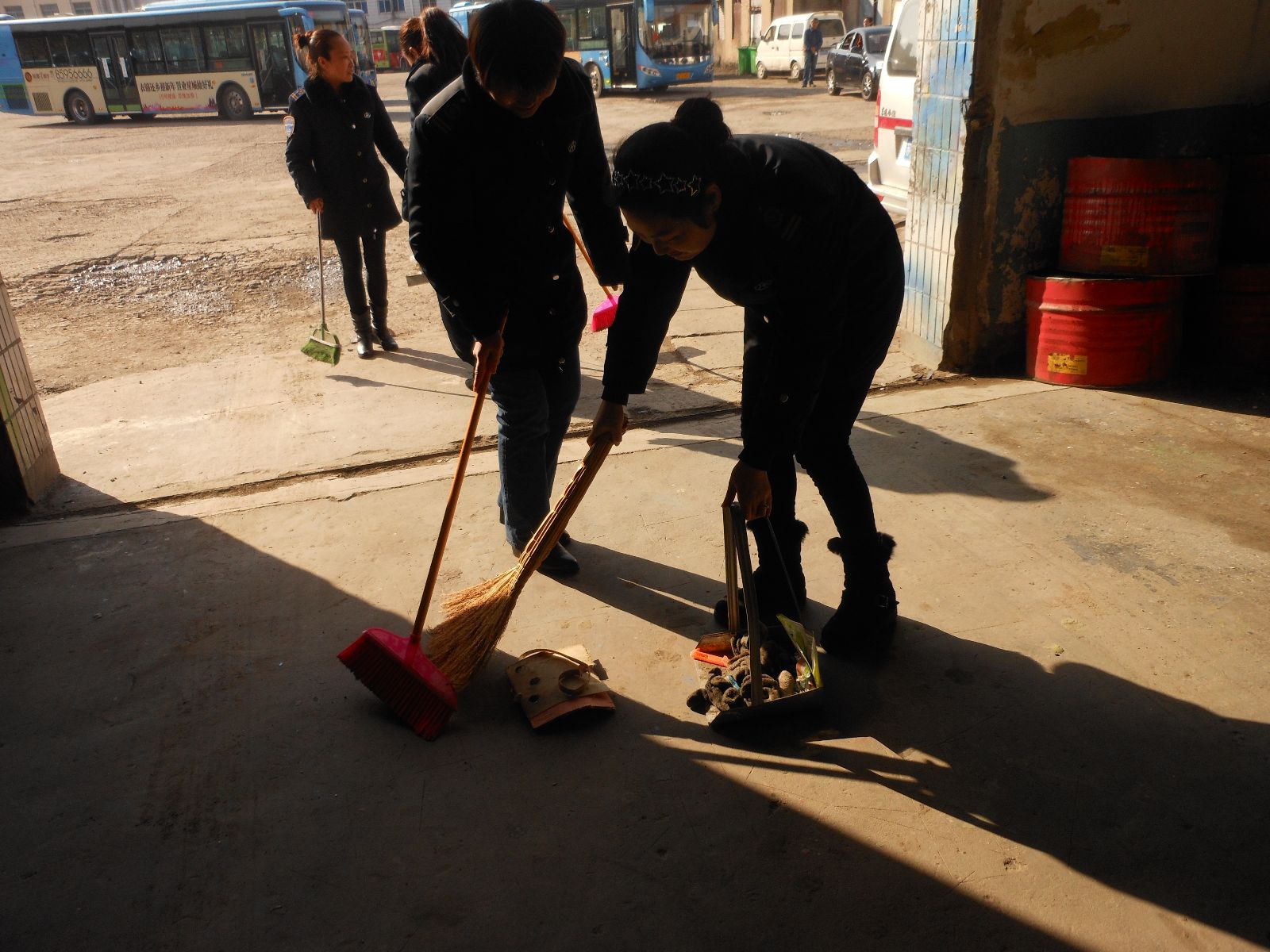 公交維修公司黨支部、工會組織女工開展“三八婦女節(jié)”活動