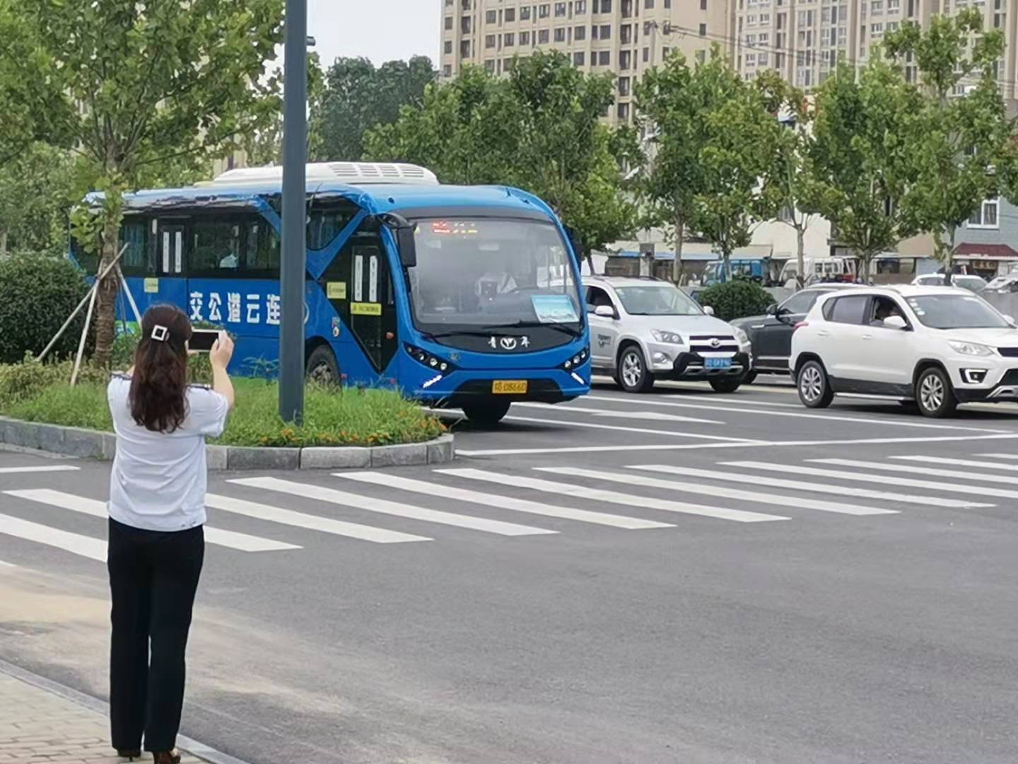 公交集團經(jīng)營發(fā)展事業(yè)部開展路口、站點及斑馬線專項檢查活動