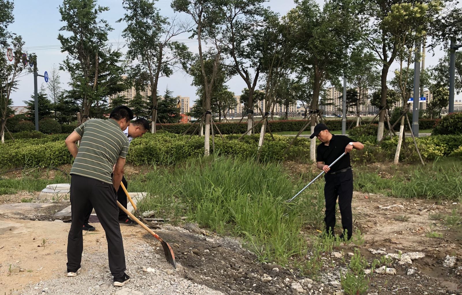 經(jīng)營發(fā)展事業(yè)部開展場站衛(wèi)生清理 助力創(chuàng)文工作