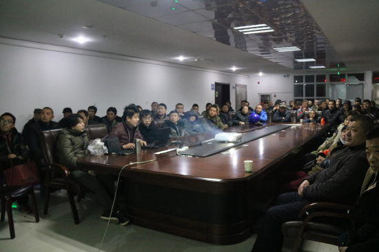 公交海州公司組織駕駛員進(jìn)行純電動(dòng)車操作培訓(xùn)