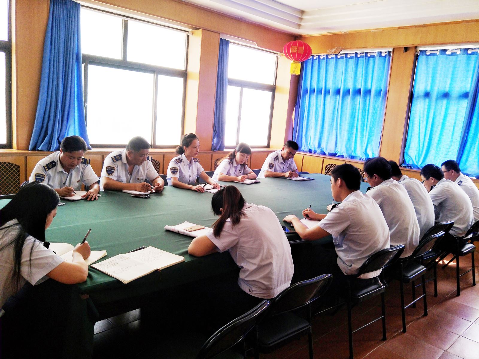 公交集團(tuán)佳連公司召開沖刺全年目標(biāo)任務(wù)推進(jìn)會(huì)