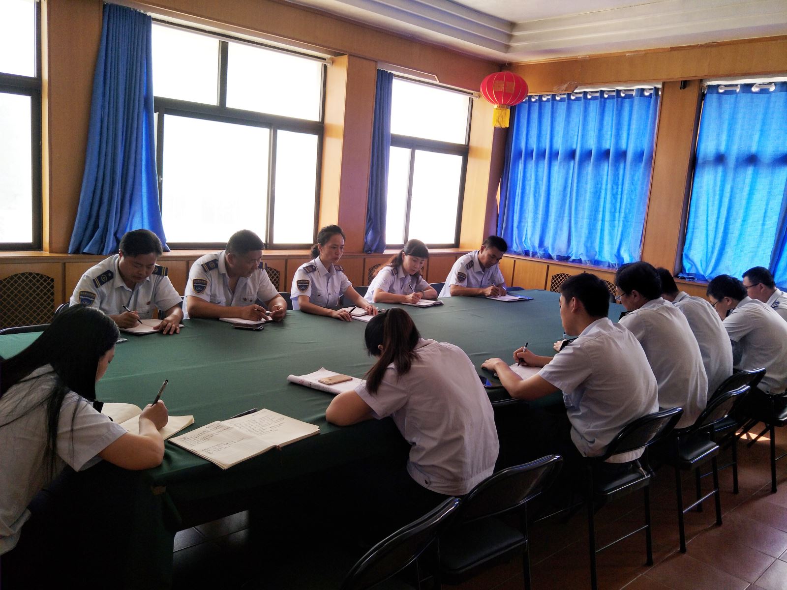 公交集團佳連公司黨支部召開“振奮精神強堡壘、頑強拼搏謀跨越”會議