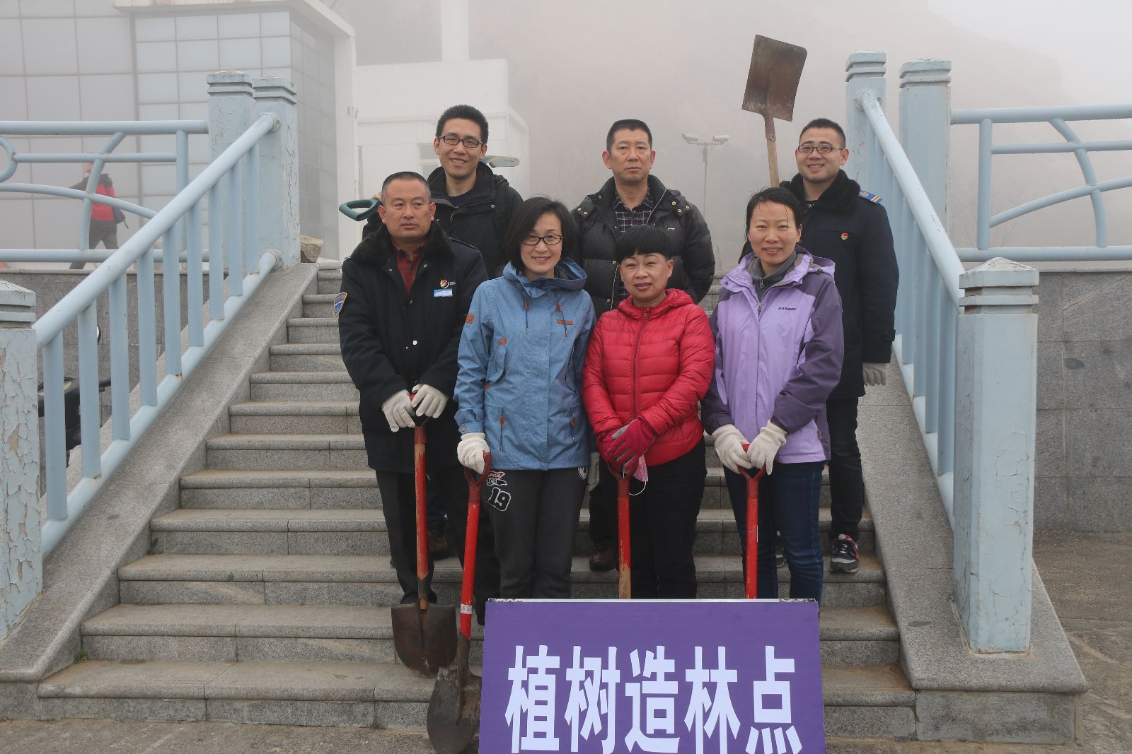 踐行社會責(zé)任 公交快速公司開展義務(wù)植樹活動