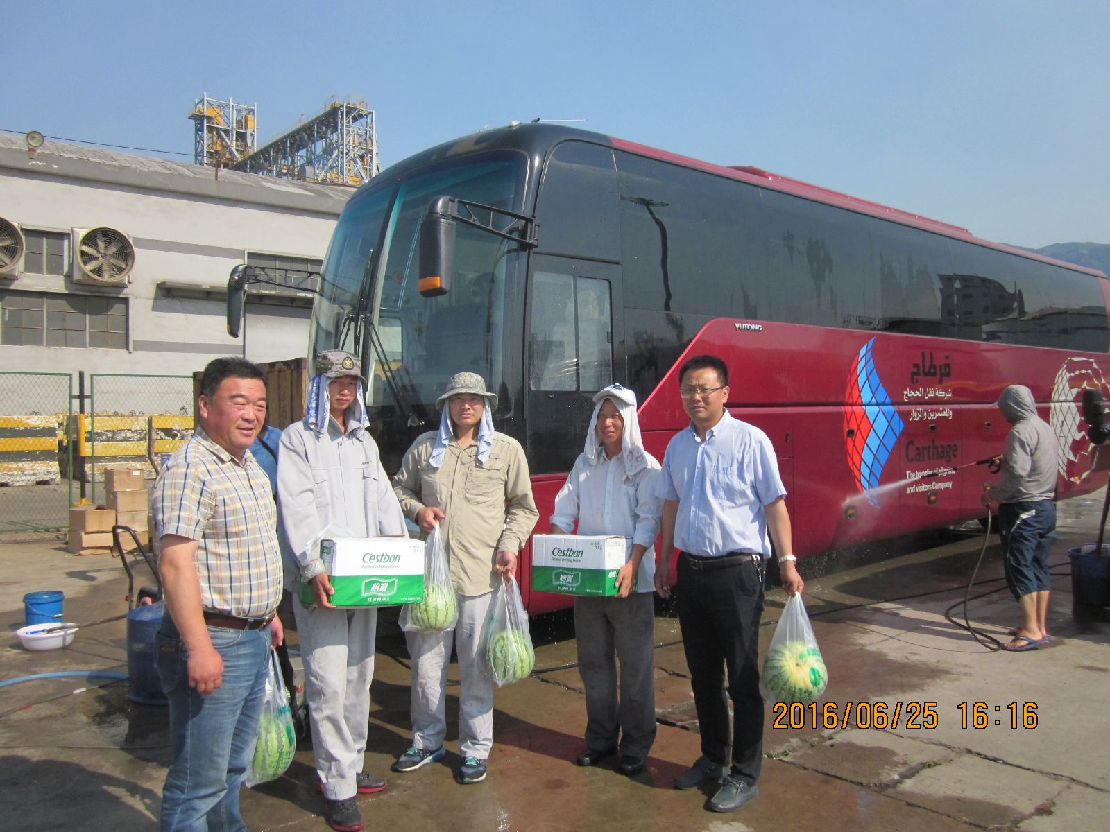 公交大浦廠夏日送清涼 防暑降溫促生產(chǎn)