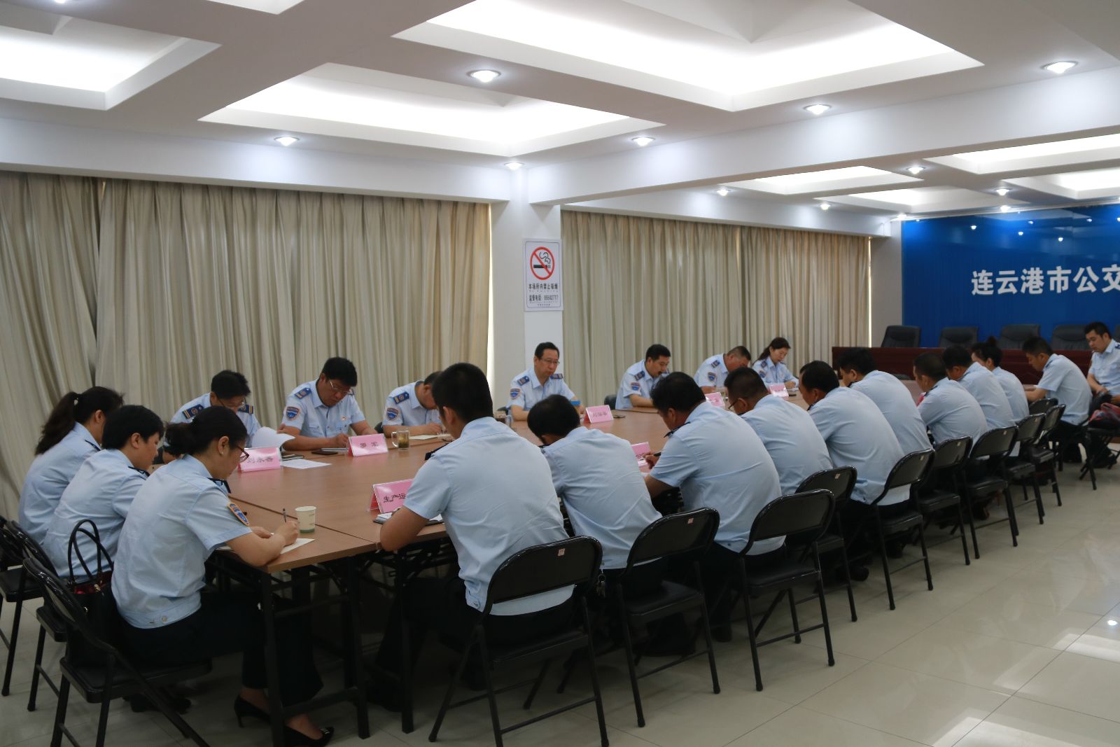 公交集團召開創(chuàng)建全國文明城市工作點位標準化建設(shè)達標部署會