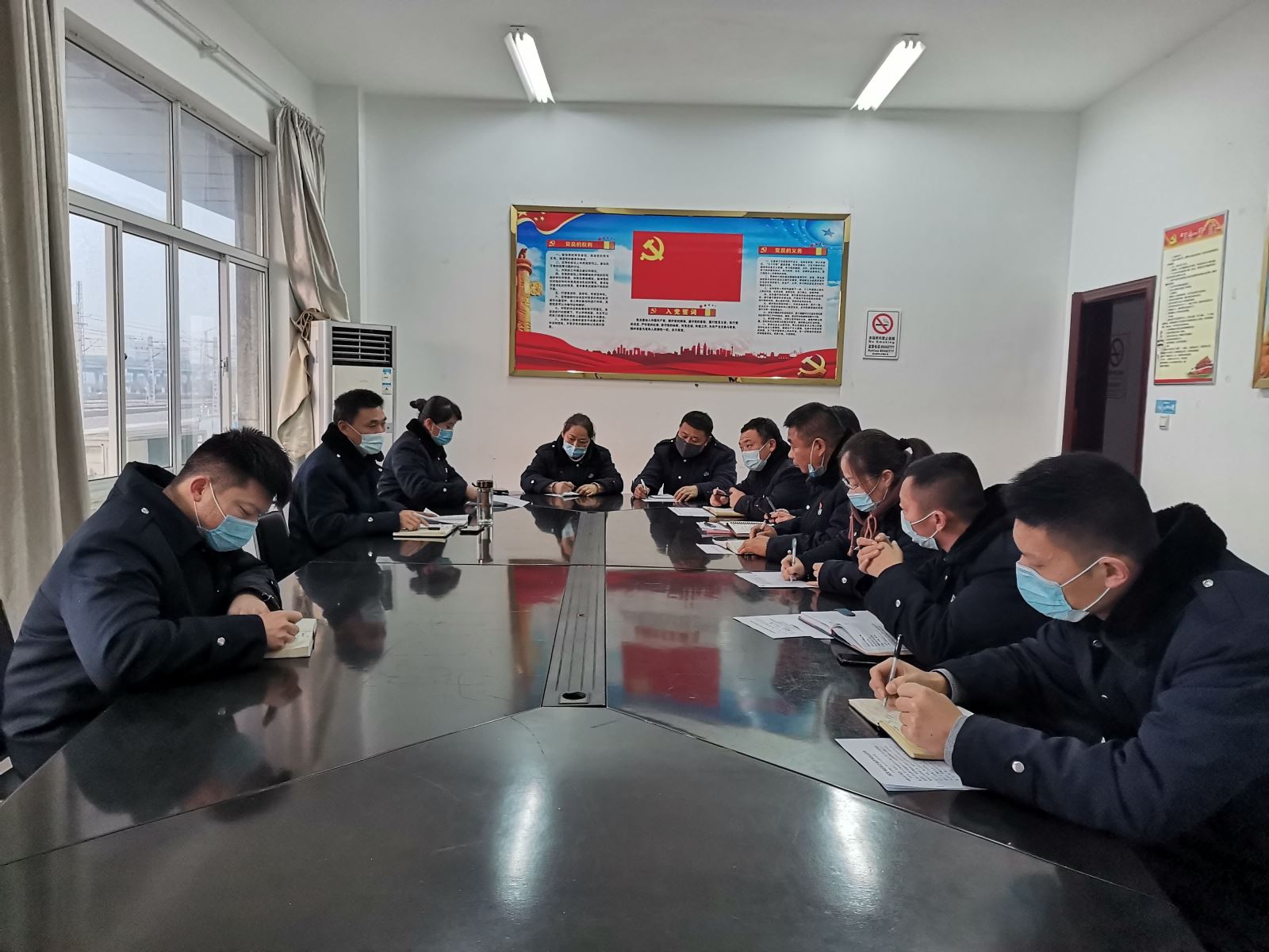 公交集團(tuán)公交事業(yè)二部召開2021年首次安全、機(jī)務(wù)工作專題會(huì)議